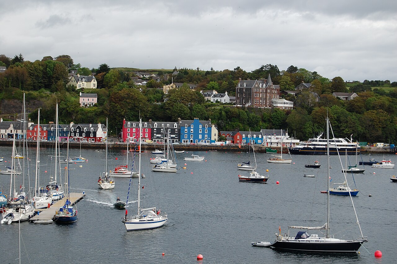 The painted houses of Tobermory harbour